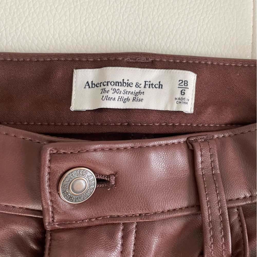 Abercrombie & Fitch Vegan Leather 90s Straight Pants - Picture 4 of 9